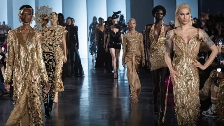 Perhiasan Besar Jadi Tren Utama di Paris Fashion Week SS26