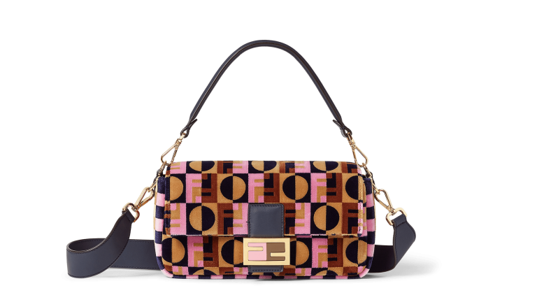 Fendi Luncurkan Koleksi Tas Edisi Spesial, Rayakan Rilis Emily in Paris Musim 5